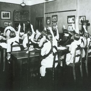 Stiftskinder im Unterricht 1925